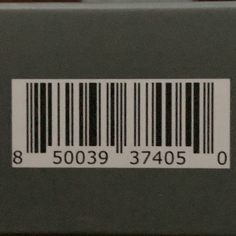 KAB Cosmetics Loose Setting Powder in Translucent - Picture 3 of 4